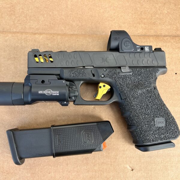 Custom Glock 19 Gen 5 – Upgrades, Trijicon SRO, Surefire X300 Turbo