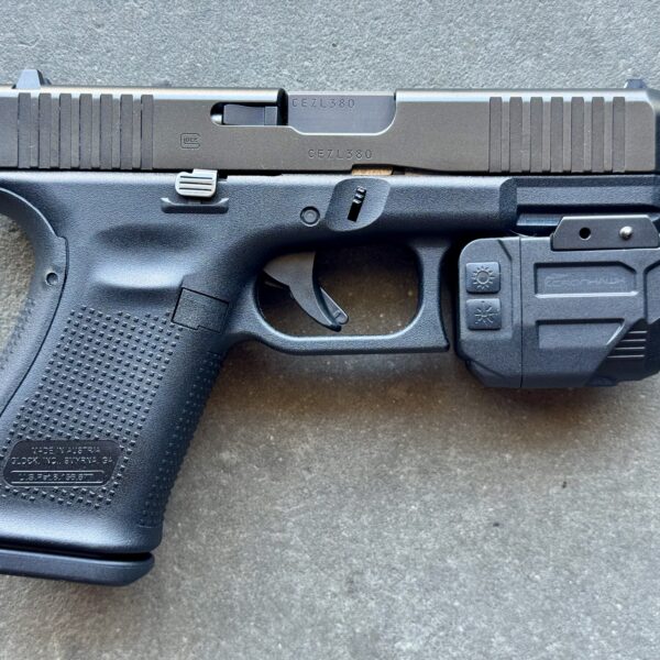 Glock 19 Gen 5 FS 4.02" 9mm 15rd w/ Light & Original Case Excellent