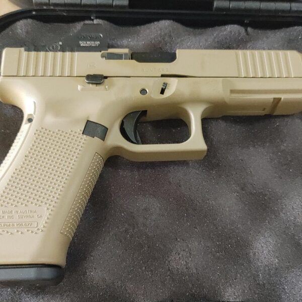 Used Glock 17 Gen 5 MOS 9mm FDE (1) 17 Round Mag Holosun SCS