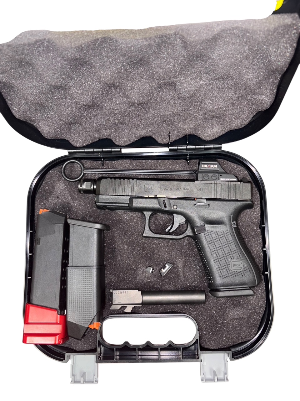 Used Glock 19 Gen 5 9mm – Threaded Barrel, Holosun Red Dot, Compensator Ready